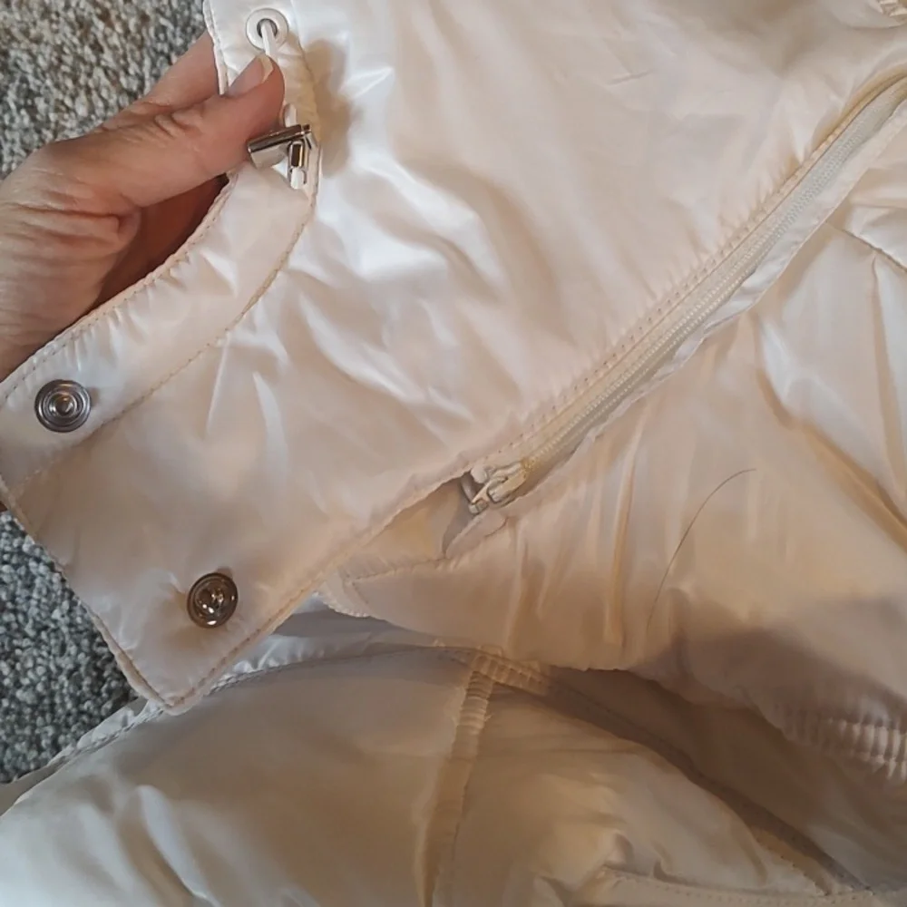 Adidas White Puffer Vest with Hood - Picture 5 of 5
